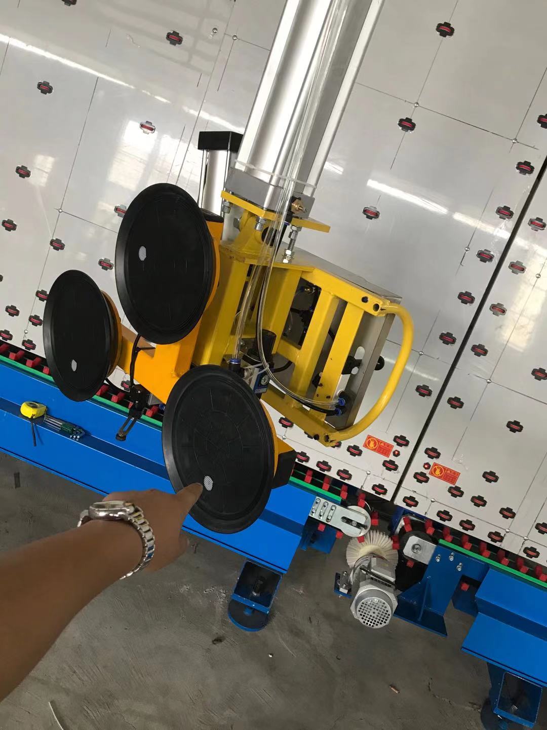 中空玻璃打膠機(jī)與門窗自動打膠機(jī)的區(qū)別